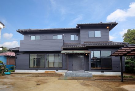 和モダンの二世帯住宅